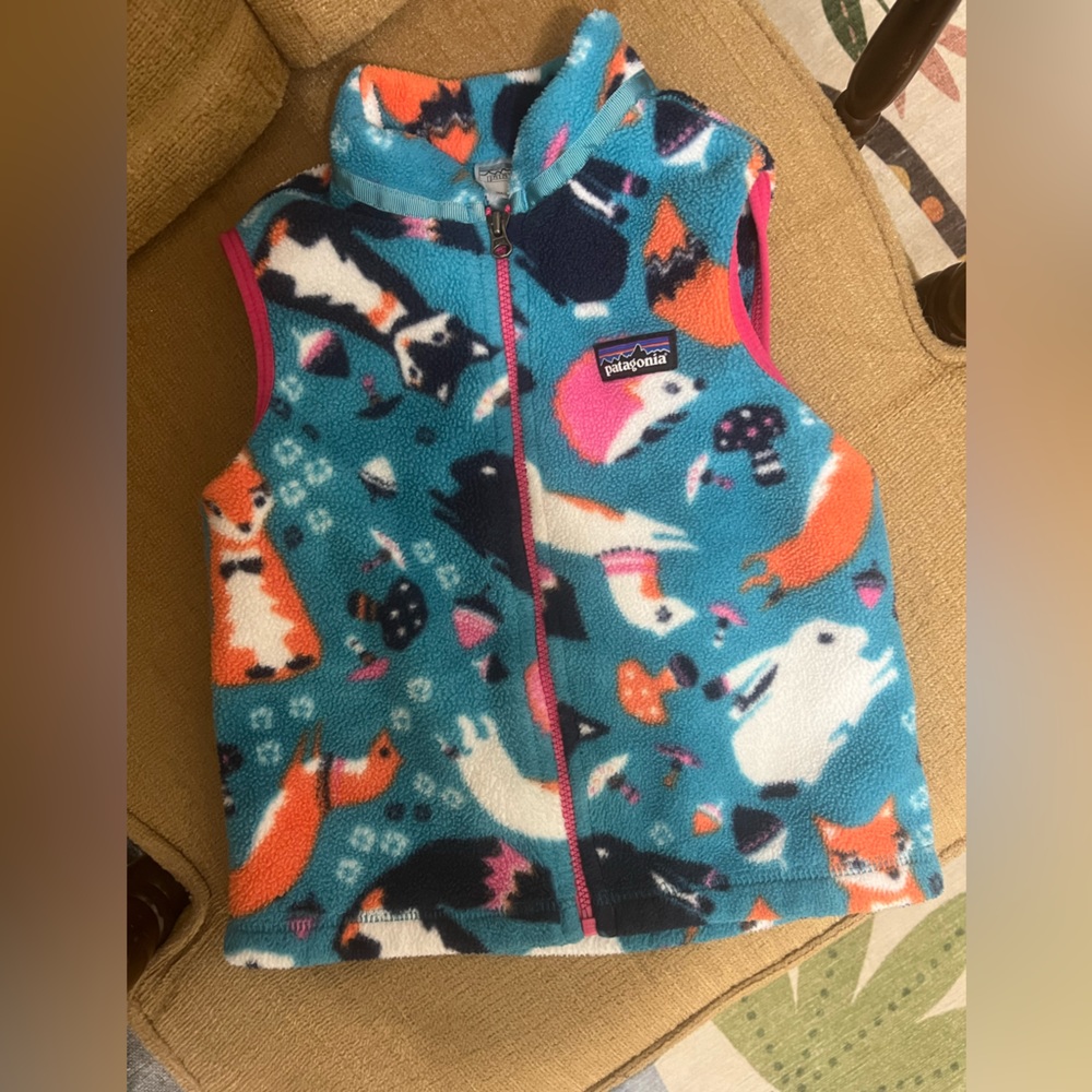 3 T Patagonia animals fleece vest